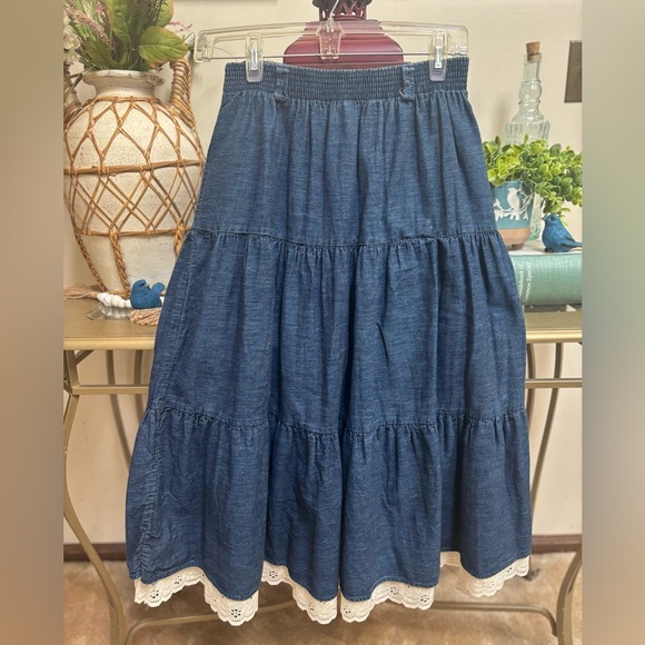 Denim Blue Tiered Maxi Skirt with White Lace Eyelet Trim Cottagecore Vtg. Sz S-M - Picture 2 of 5